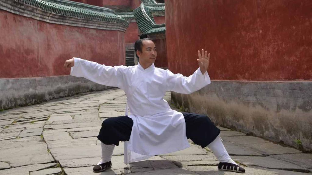 image shows master qingfengzi doing bagua zhang